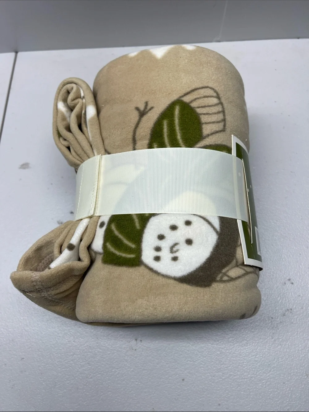 Target Birchwood Chalet Beige and Red Holiday Throw. NEW